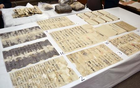 秀吉の朱印状33通 重臣に指示・叱責、東大史料編纂所が修復