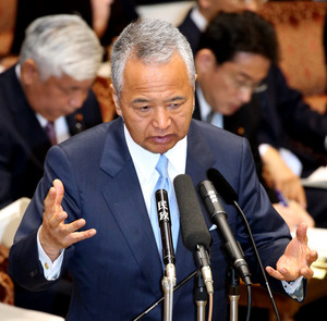 甘利氏「第三者交え調査」…違法献金報道