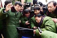 中国山東省の崩落事故、坑内４人１カ月ぶり救出へ