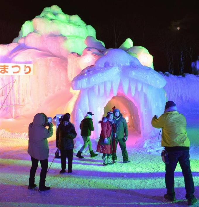 イベント・祭典 青や黄の氷像、夜を彩る 北海道・層雲峡温泉