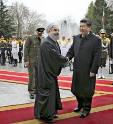 習主席、イラン最高指導者と会談 大統領とは協力強化確認