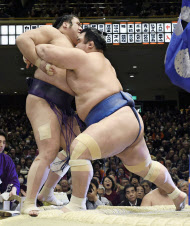 琴奨菊が圧勝、Ｖ王手