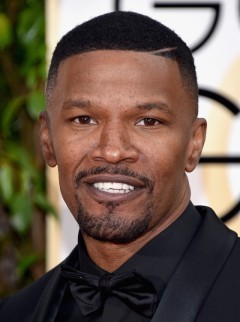 ジェイミー・フォックス、炎上した車から男性を救助