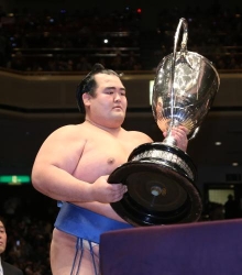 琴奨菊が悲願初Ｖ！豪栄道下し１敗死守 和製力士10年ぶり賜杯