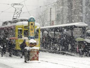 奄美１１５年ぶり降雪…名護や久米島でもみぞれ 2016年01月25日 00時53分