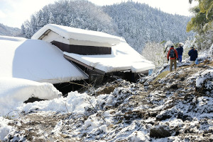 民家の裏山で土砂崩れ、８８歳女性死亡…鳥取