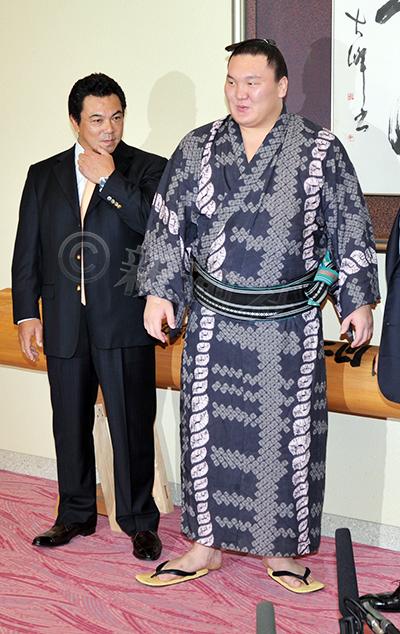 理事返り咲きを狙う「九重親方」が横綱白鵬に接近中