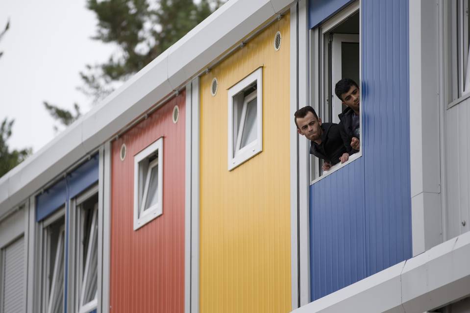 ドイツで夢破れる難民－祖国へ戻る人が急増