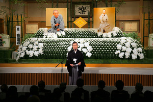 「美しい高座、心に刻む」 桂春団治さんお別れの会