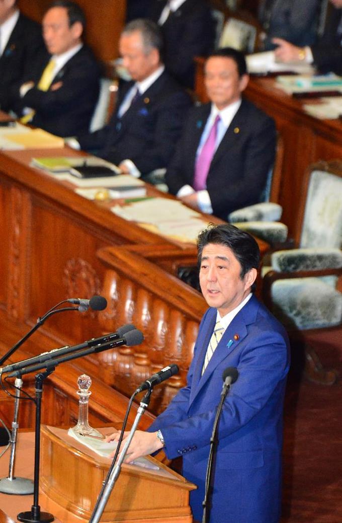 会見で「建設会社主催の会合に出席」