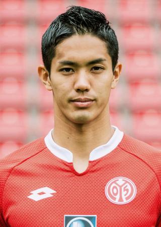 武藤、今冬はマインツ残留…マンUからの興味も監督明言