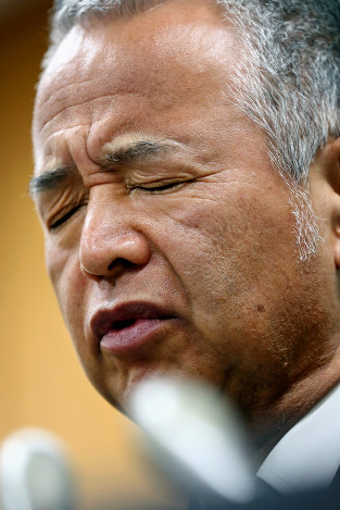 安倍首相:甘利氏続投の意向 疑惑「説明責任果たす」