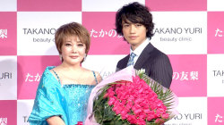 斎藤工、女性の耳元で「愛の告白」