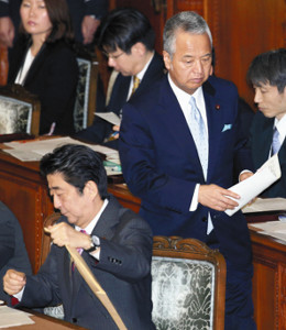 野党、予算委が「勝負所」…辞任に追い込む戦略 2016年01月28日 07時33分