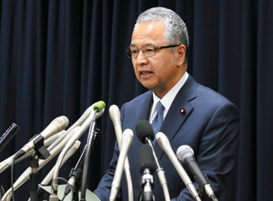 甘利経済再生相、閣僚辞任を表明