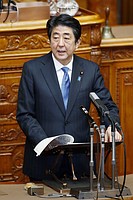 安倍首相、解散権制約されず=関連法成立前でも-参院代表質問