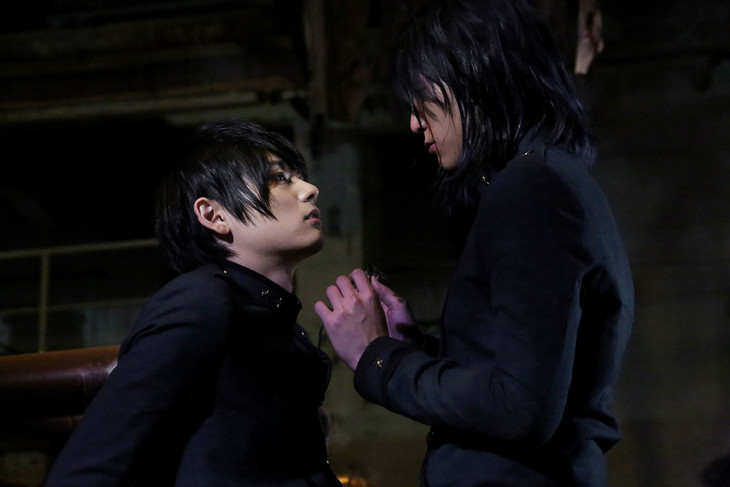 「ライチ  光クラブ」新たな劇中カット到着、ゼラとジャイボが妖しく見つめ合う