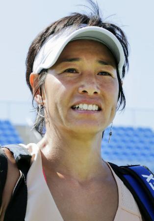 クルム伊達が左膝手術へ テニス、早期復帰目指す