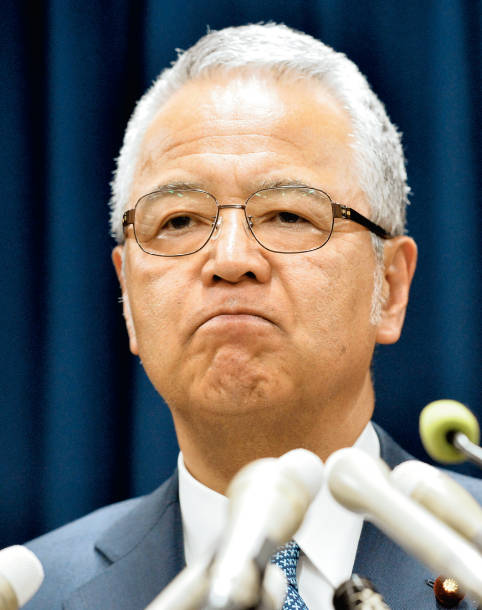 甘利経済再生相が辞任 100万円受領認める