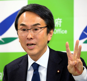 アベノミクス「停滞させない」 石原経済再生相が会見