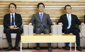 首相、体制立て直し急ぐ…野党は徹底追及の構え 2016年01月29日 12時28分