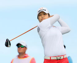 野村、首位守る「決勝ラウンドも自信ある」 美香は１３位に後退／米女子