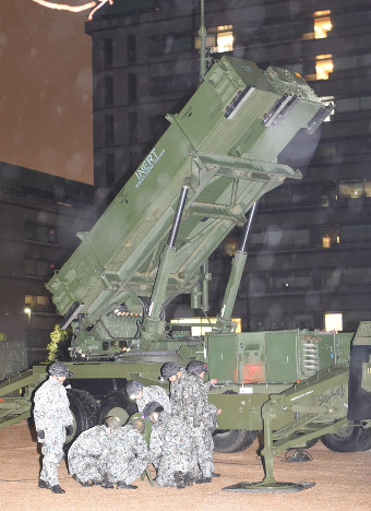 防衛省に迎撃ミサイル配備など 自衛隊が警戒続ける