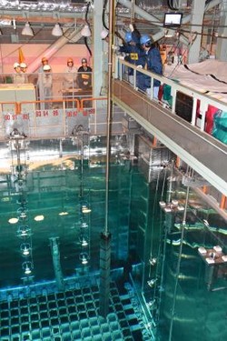 関電高浜４号機で燃料装填開始 - 再稼働は２月下旬