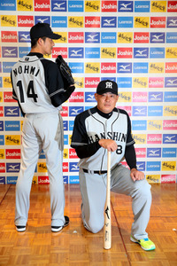 「０２―０５年をイメージ」 阪神、ビジター用ユニ発表