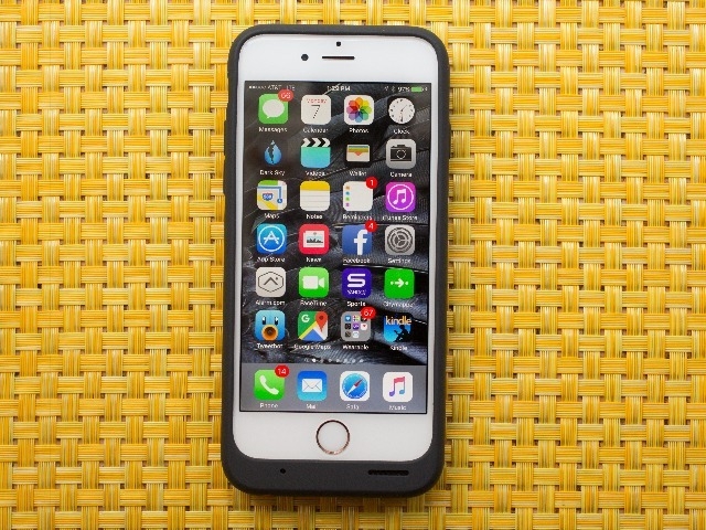 アップル、「iPhone」用のワイヤレス充電技術を開発中か