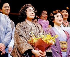 森光子さん完走しました、仲間「放浪記」涙の千秋楽