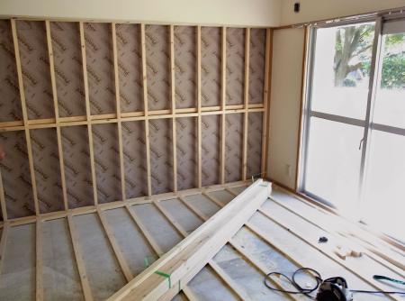 住宅の断熱性向上で高齢者の血圧改善 寒さの刺激小さく