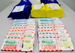 拾った女性、実は持ち主 宝くじ当選金12万円を寄付