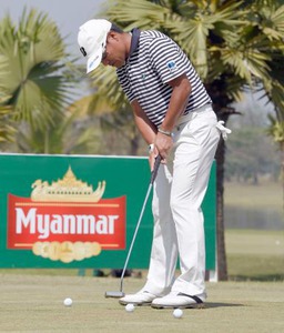 ミャンマーで男子ゴルフ 宮里優らコース点検