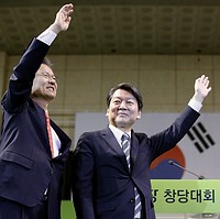 韓国、大統領候補率いる新党が結党大会 野党分裂