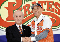 ＩＬ・愛媛「野球とお笑い 両立を」 杉浦さん入団会見 2016年02月03日