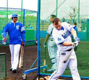 神奈川)ベイ打線の救世主となるか、新外国人ロマック