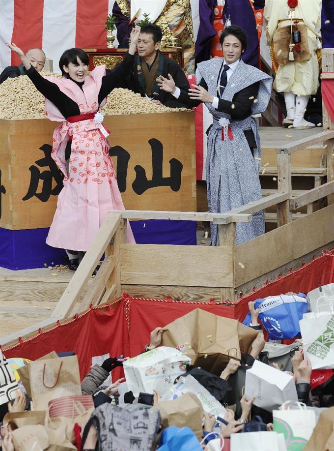 新勝寺で恒例の豆まき＝被災地市長「記憶風化させないで」