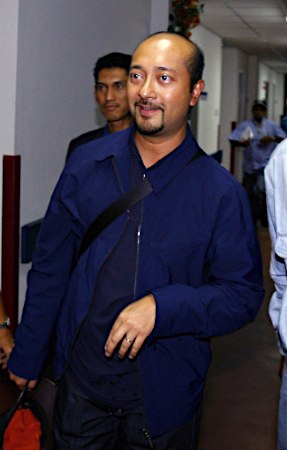 マハティール氏三男、州首相を辞任