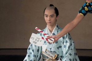 羽生、銀盤から銀幕へ マゲ姿で俳優デビュー