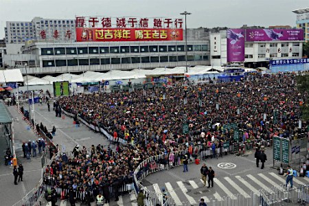 悪天候でダイヤ乱れ＝中国広州駅