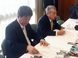 参院選や次期衆院選、大地との連携を確認…自民