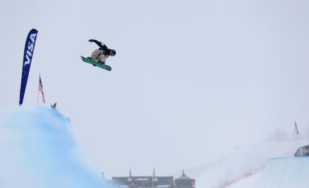 青野・安藤が決勝へ スノーボードW杯・ハーフパイプ