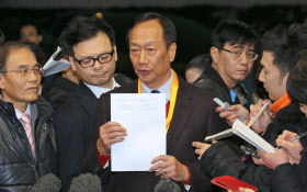 鴻海董事長「交渉90%乗り越えた」 シャープ買収巡り