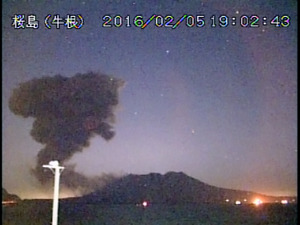 桜島の昭和火口で噴火 高さ２２００メートルの噴煙も
