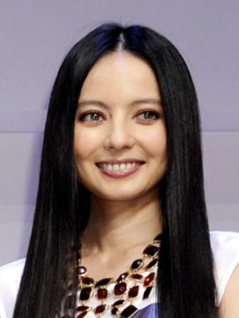 ベッキー休業を発表 年内いっぱいか？ＣＭ違約金等被害５億以上