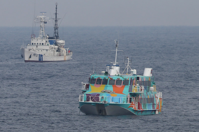 高速船:「クジラと衝突、漂流中」 伊豆沖１３キロ