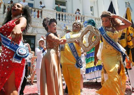 ジカ熱警戒 カーニバル リオ五輪まで半年