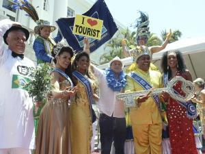 リオのカーニバル開幕…「ジカ熱」拡大懸念の中 2016年02月06日 17時00分