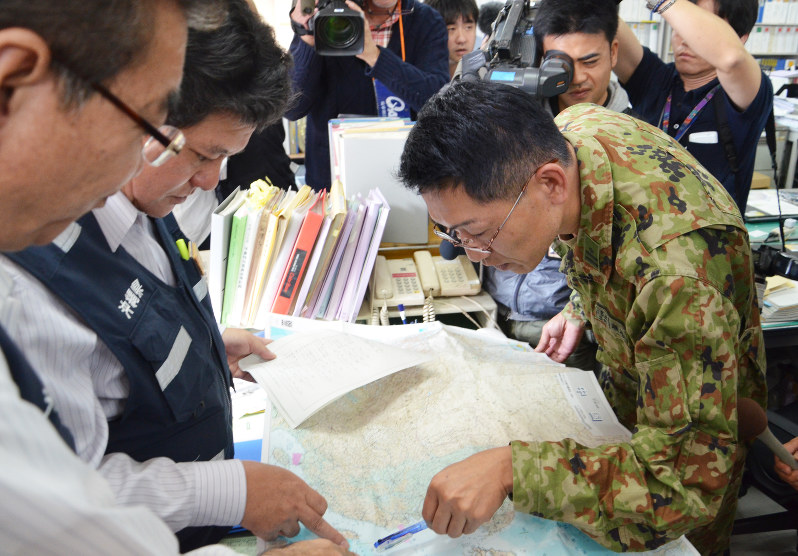 PAC3が2基並ぶ防衛省「粛々と対応」